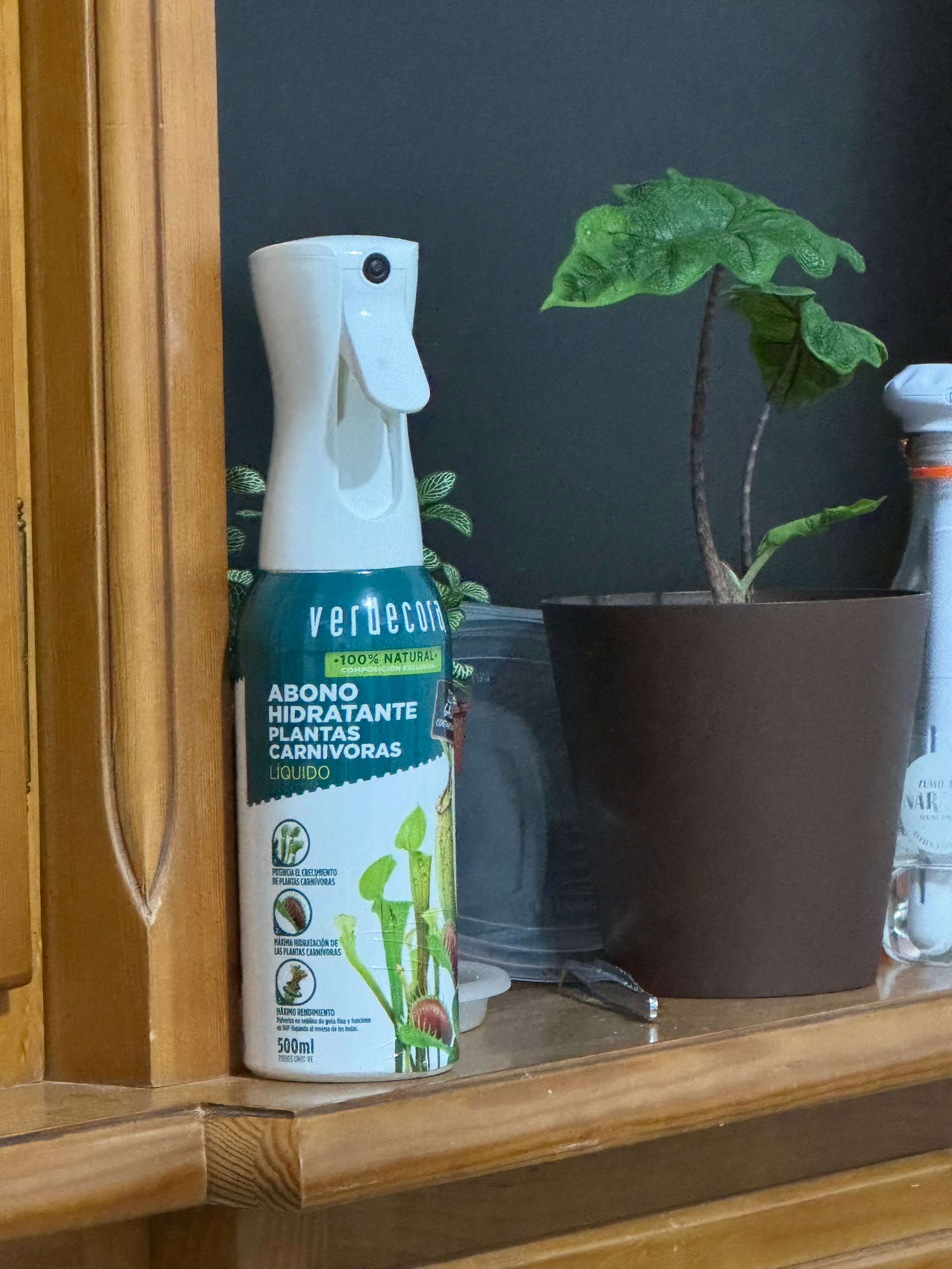 Fertilizer bottle